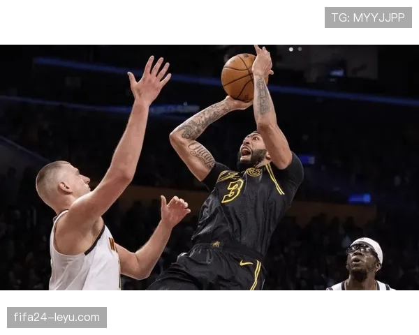 戴维斯对阵强队表现稳健,推动球队迎来胜利新篇章 戴维斯对阵强队表现稳健,推动球队迎来胜利新篇章